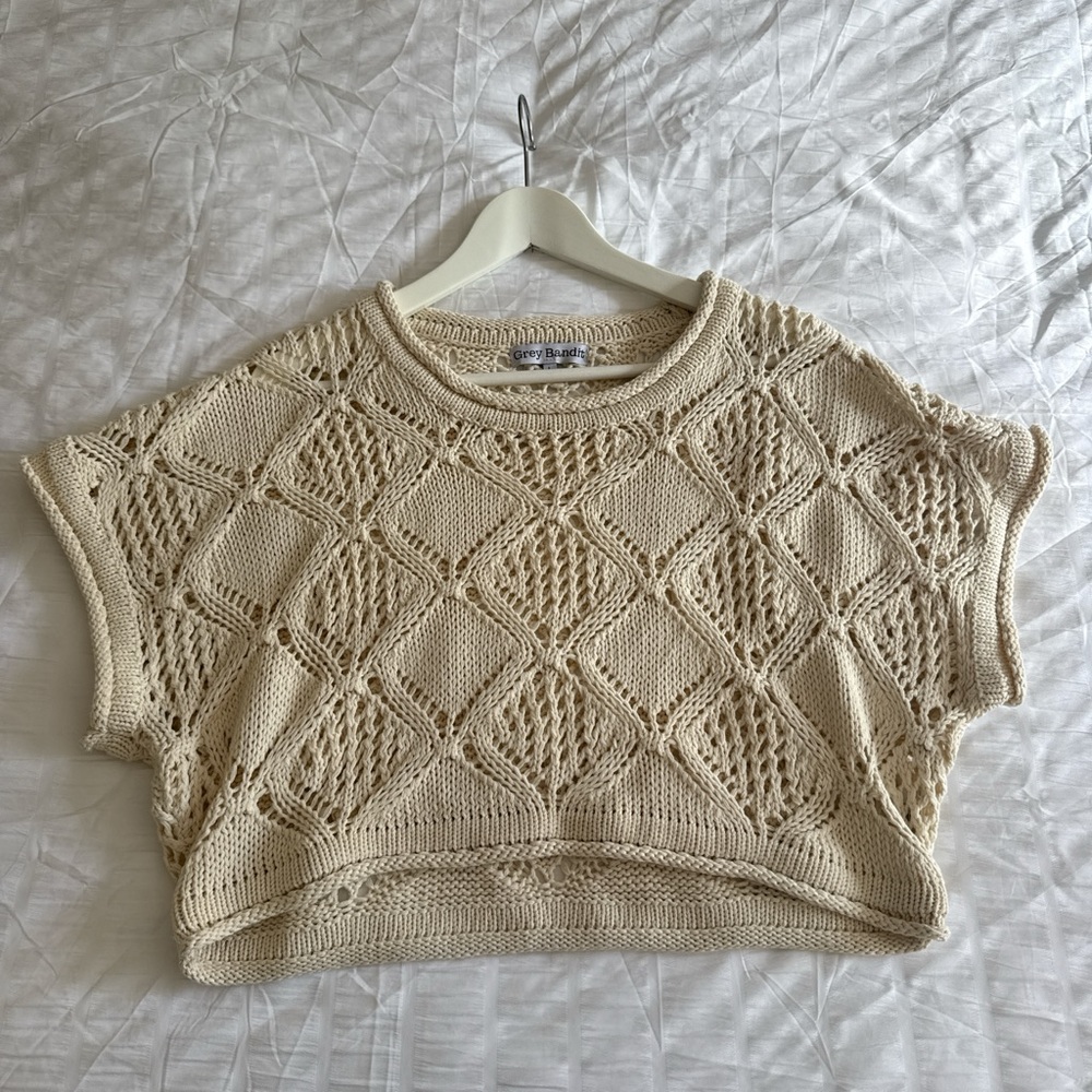 Chic Beige Knit Cropped Blouse